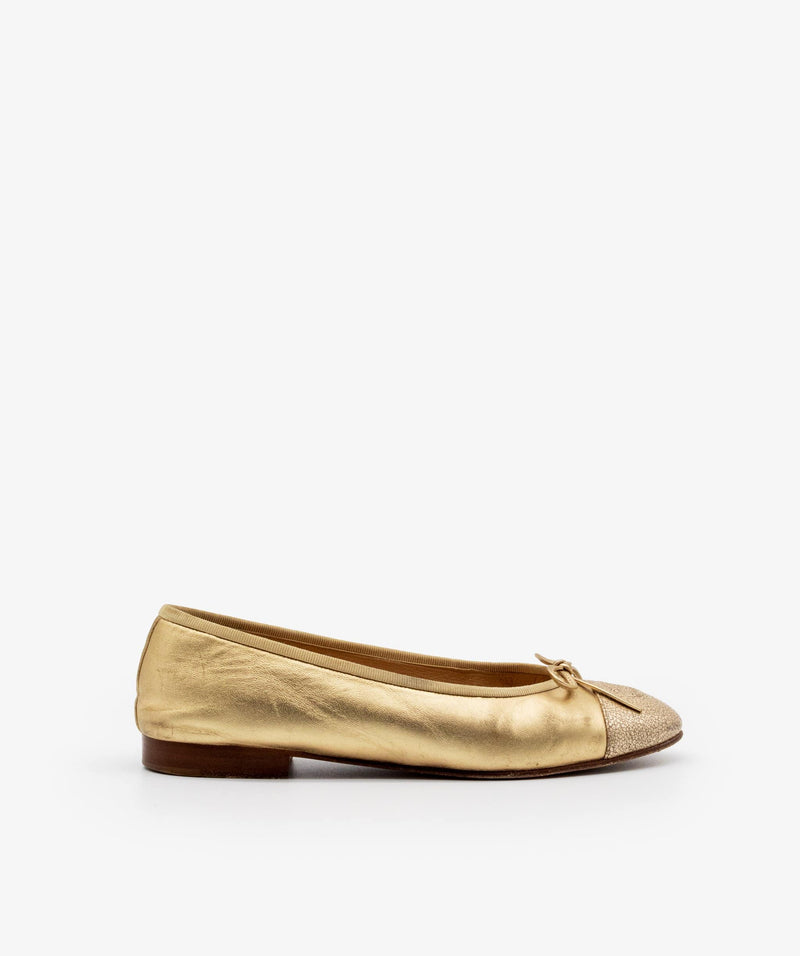 Chanel Gold CC ballerinas – LuxuryPromise