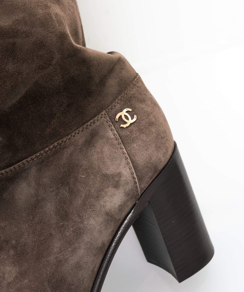 Chanel grey outlet suede boots