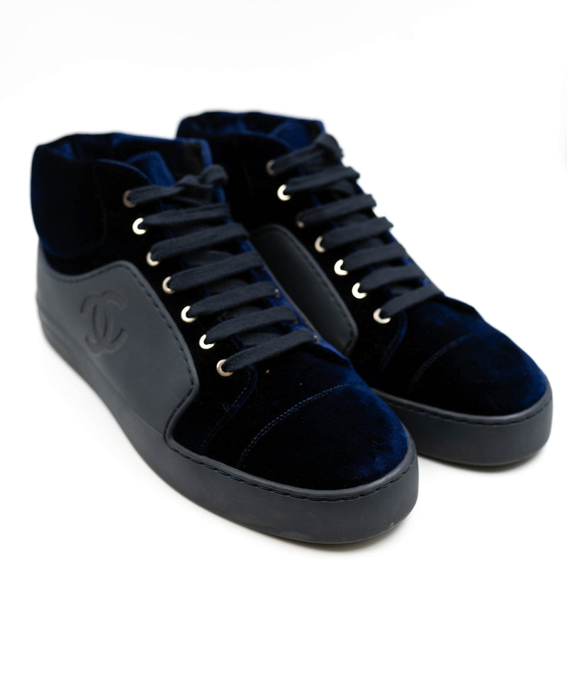 Chanel Navy Velvet/Leather Trainers Size 40.5 – LuxuryPromise