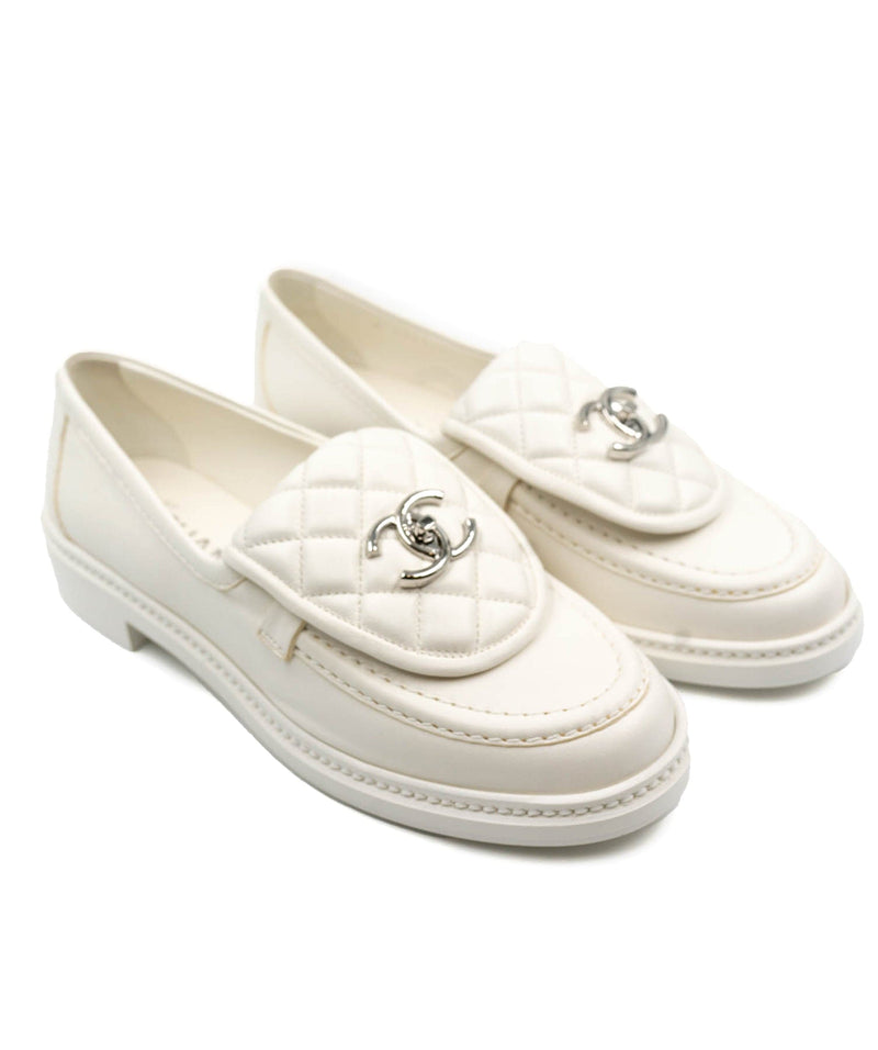 Chanel Silver Turnlock Loafers size 37.5 - AWL3699 – LuxuryPromise