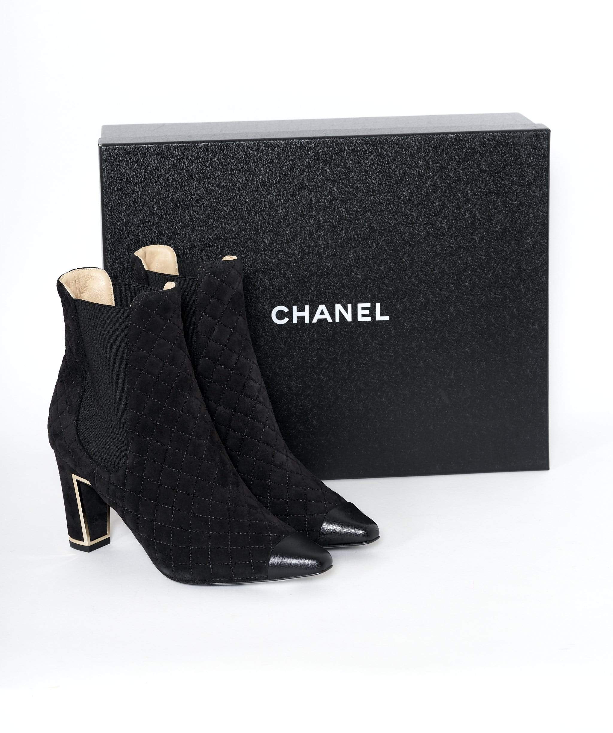 Chanel Chanel suede quilted boots size 39