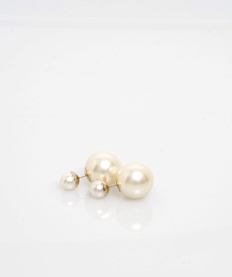 Christian Dior Dior Classic Tribales Pearl Cream Earring - ADL1332