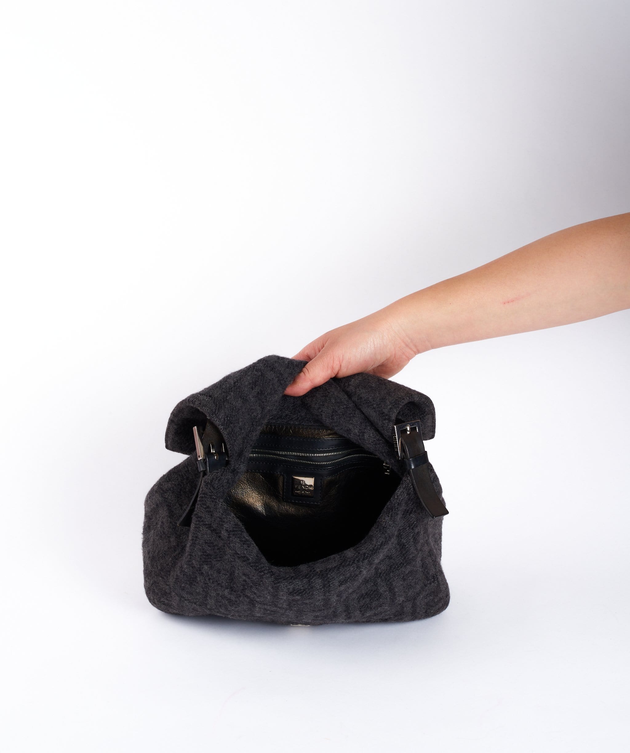 Fendi Mamma Baguette Grey Wool Shoulder bag – LuxuryPromise