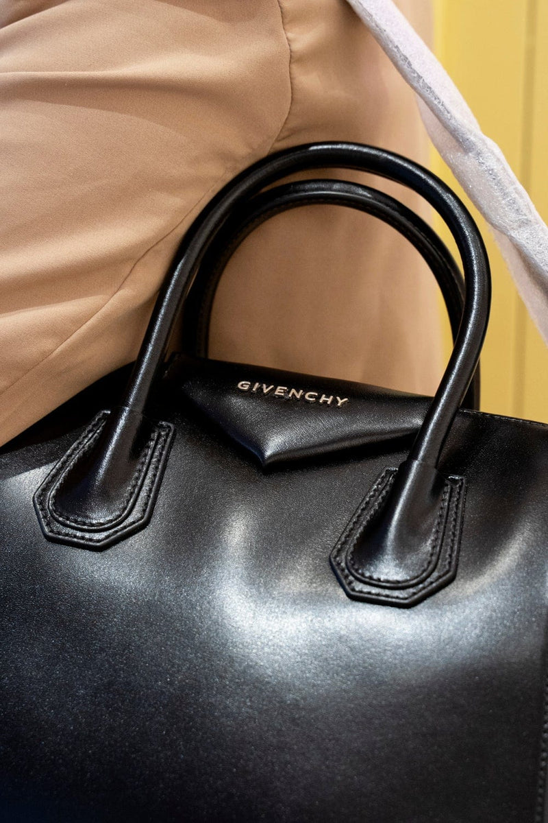Givenchy Givenchy Black Leather Antigona Top Handle Bag - AGL1527
