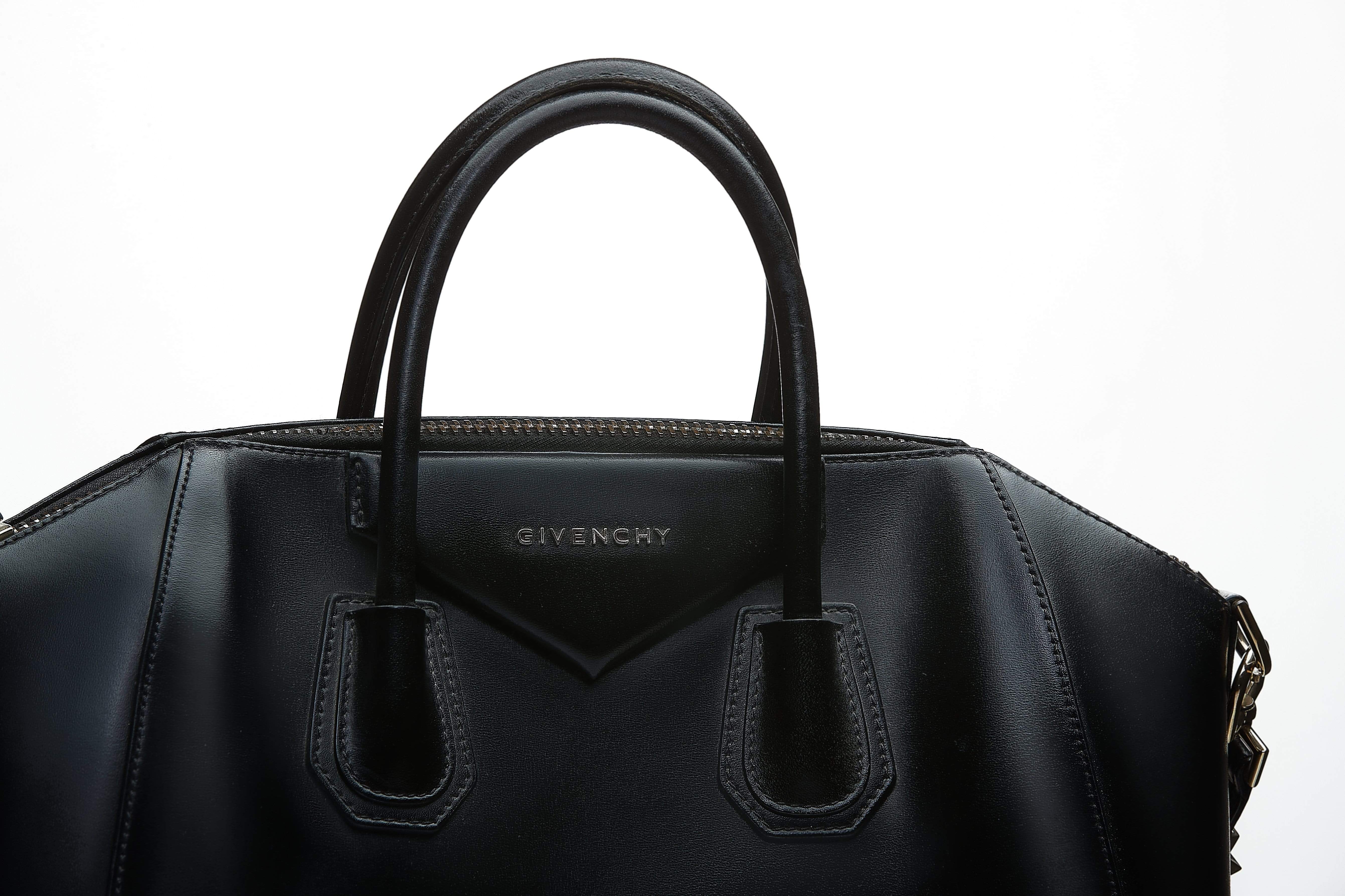 Givenchy Givenchy Black Medium Antigona