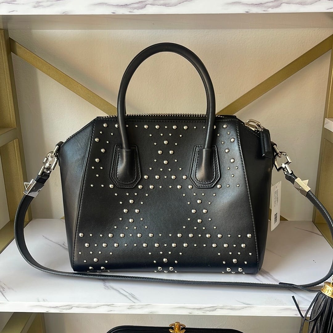 Givenchy GIVENCHY BLACK STUDDED LEATHER ANTIGONA SMALL BAG 68124