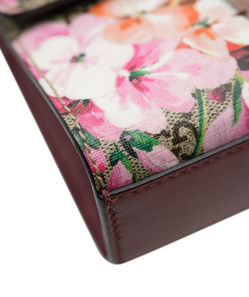 Gucci floral clutch discount bag