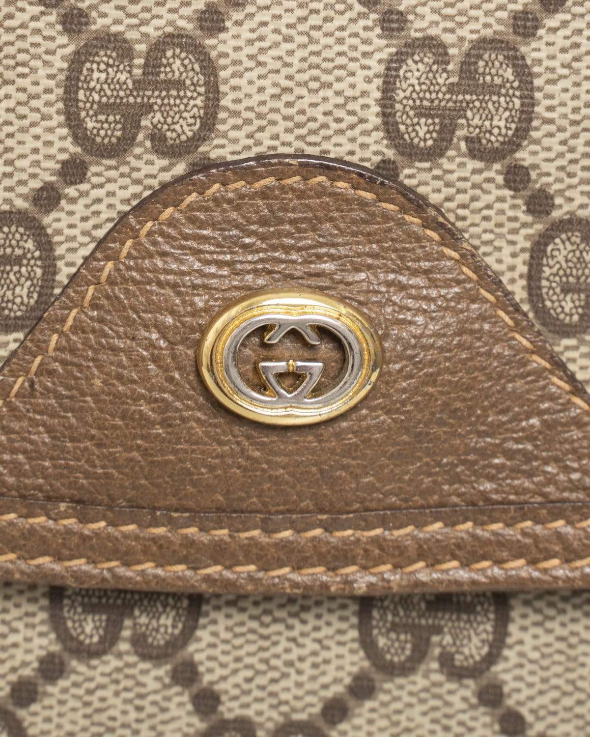 Gucci Gucci Vintage Supreme Monogram Oval Clutch Style Pouch- AWL2024