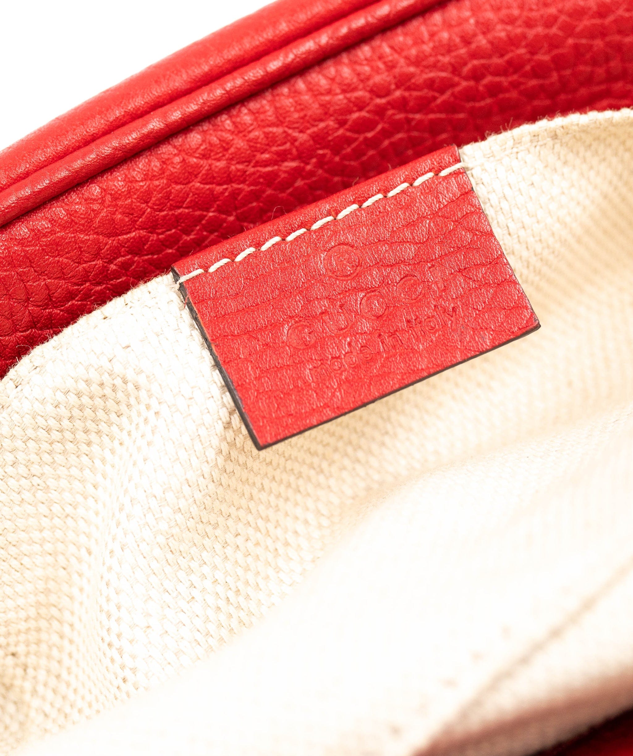 Gucci Red Gucci Soho camera bag with GG logo on the front - AGL2121