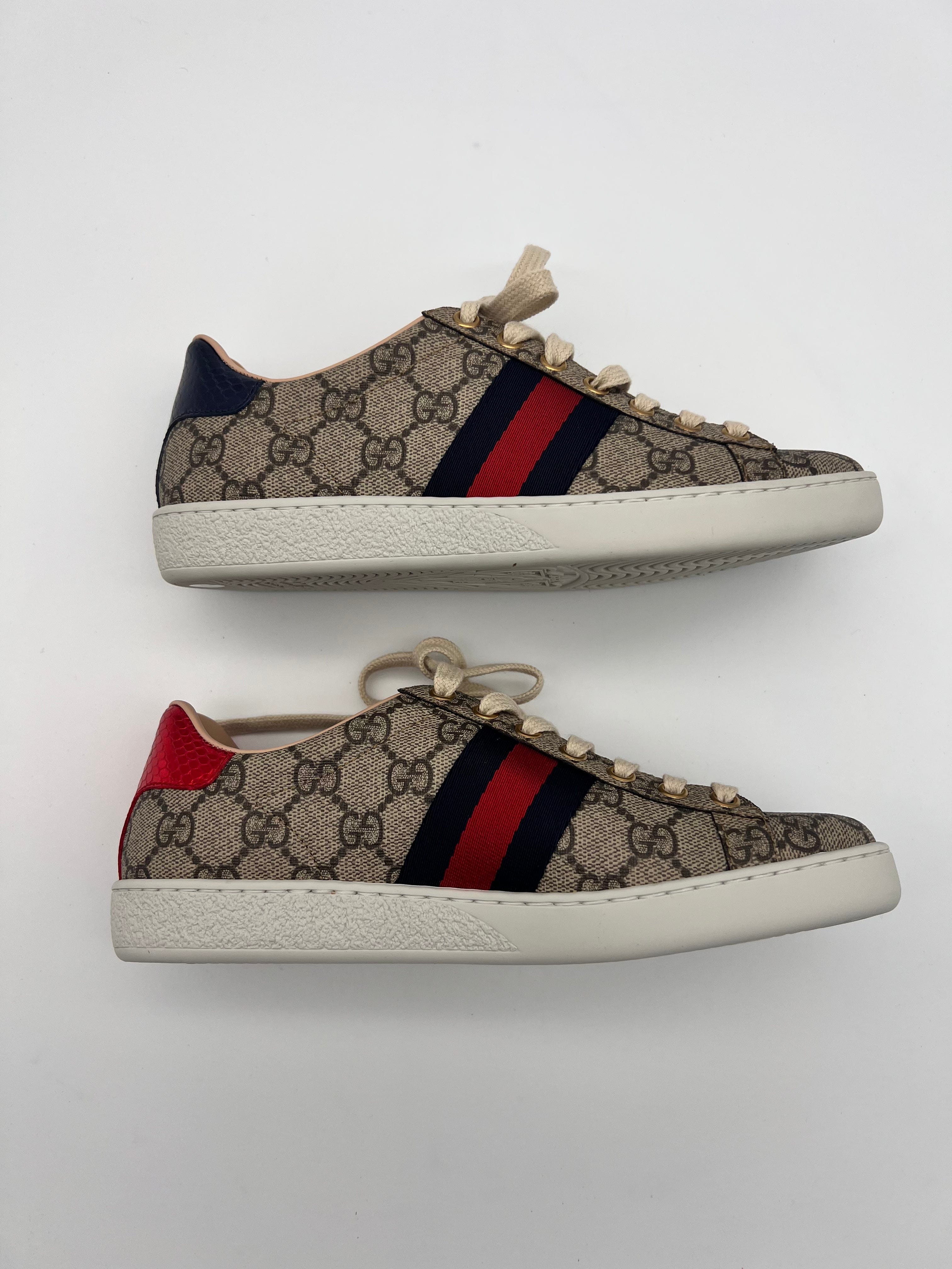 Gucci Gucci GG Canvas Sneakers AGL2378