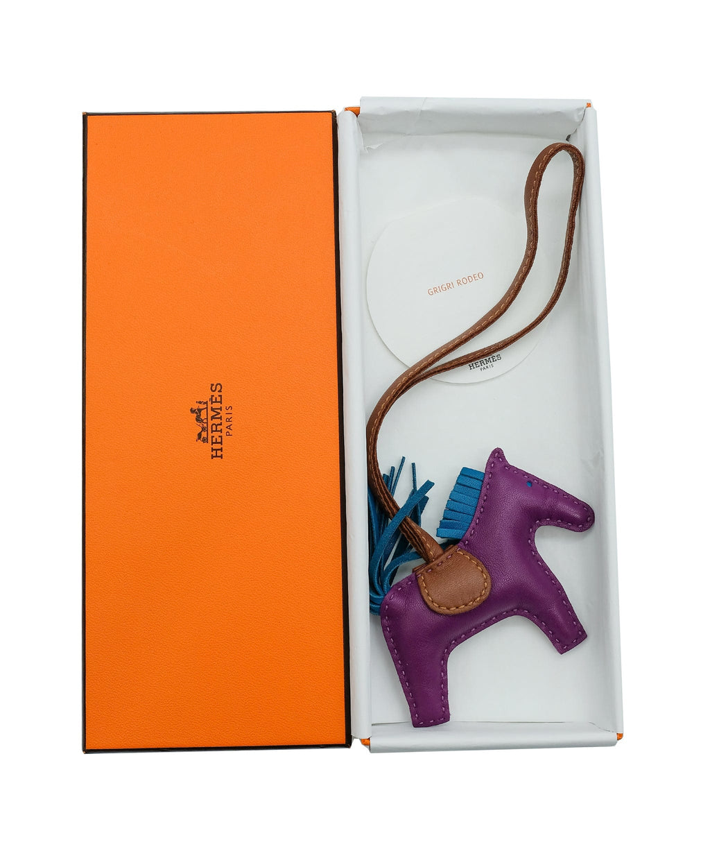 Hermes Pegasus Charm RJC1969 – LuxuryPromise