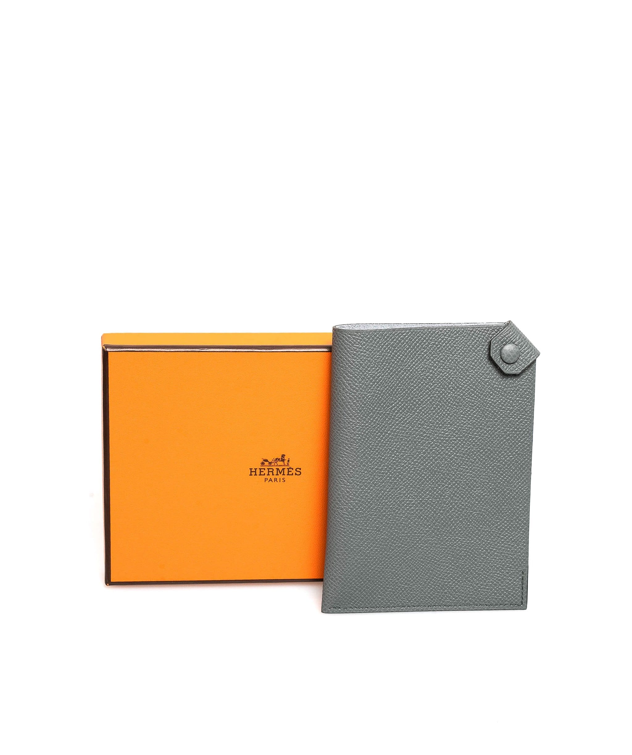 Hermès Hermes Vert Armand Epsom Leather Passport Holder MW1609