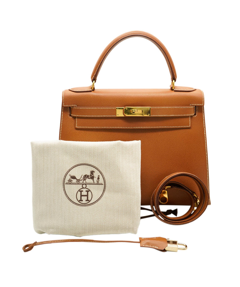 A GOLD COURCHEVEL SELLIER KELLY 28 BAG WITH GOLD HARDWARE, HERMÈS