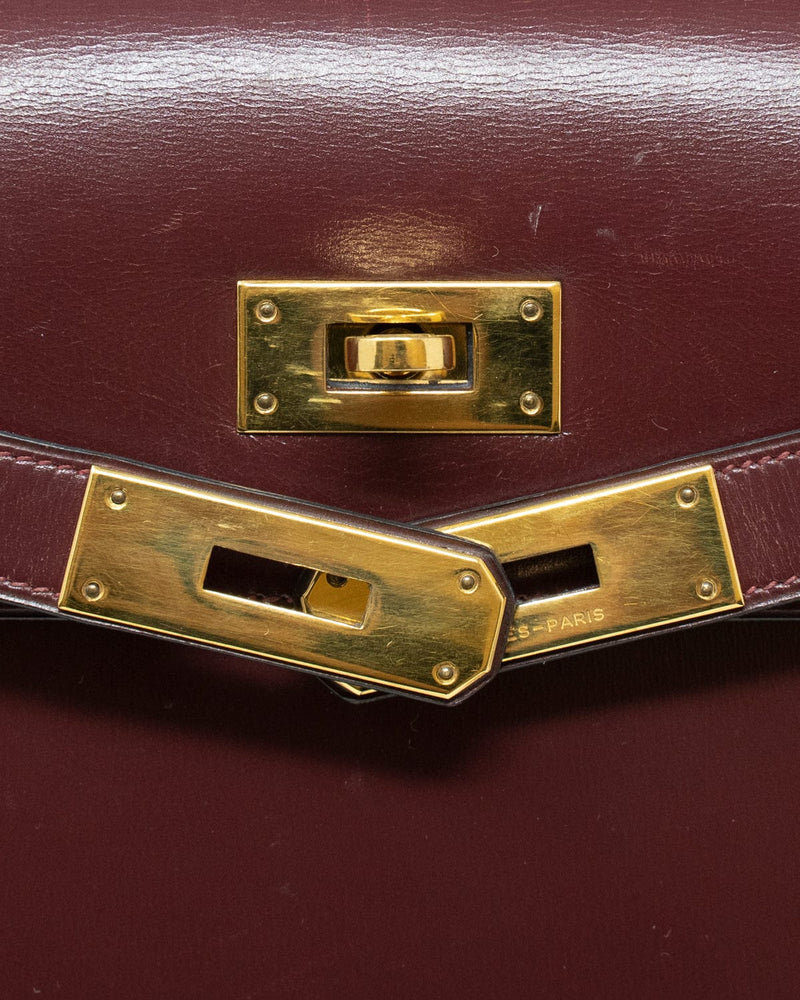 Kelly 28 Vintage bag in bordeaux leather Hermès - Second Hand / Used –  Vintega