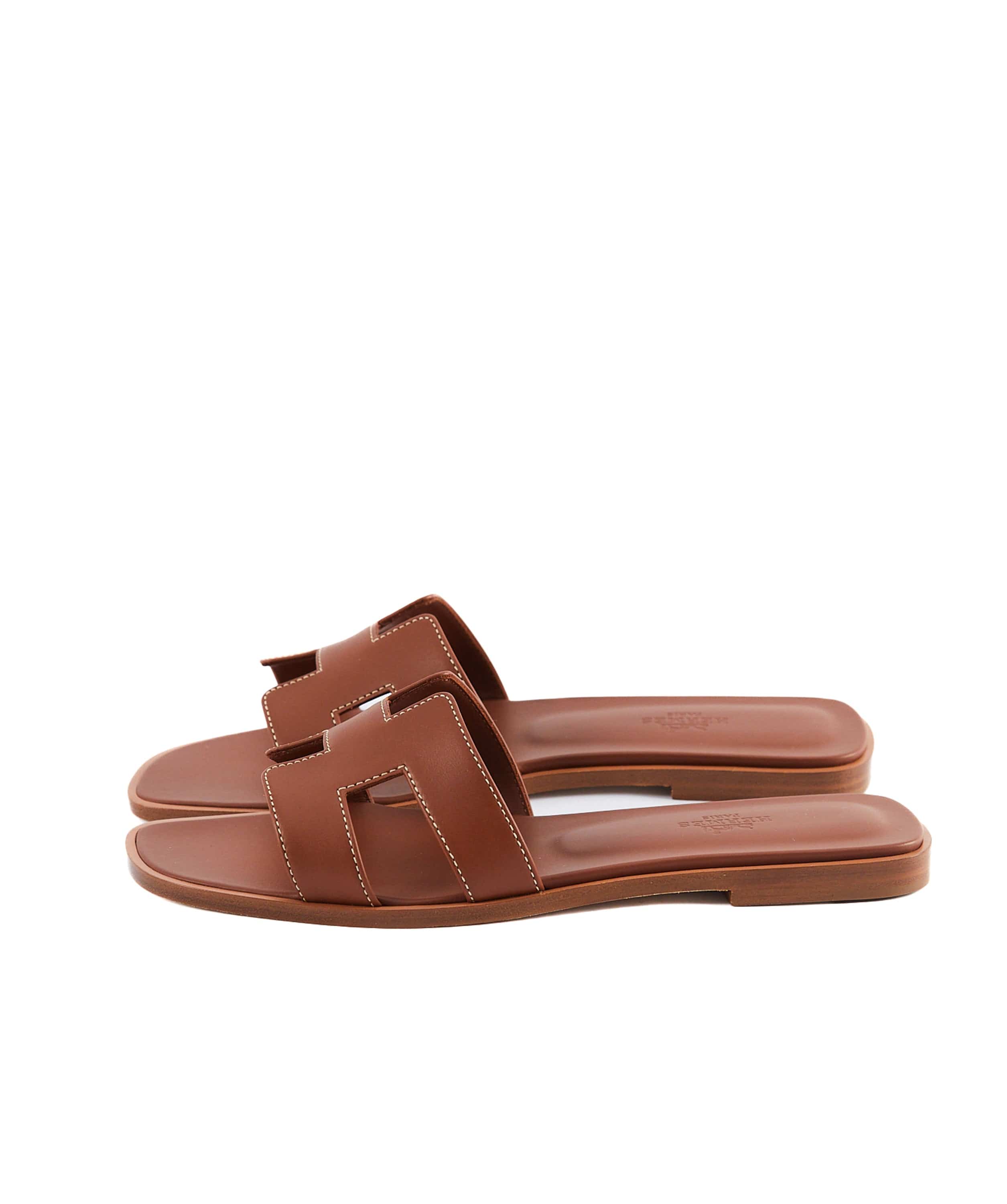 Hermès 24.  Oasis Sandals, Gold, Size 37 7354