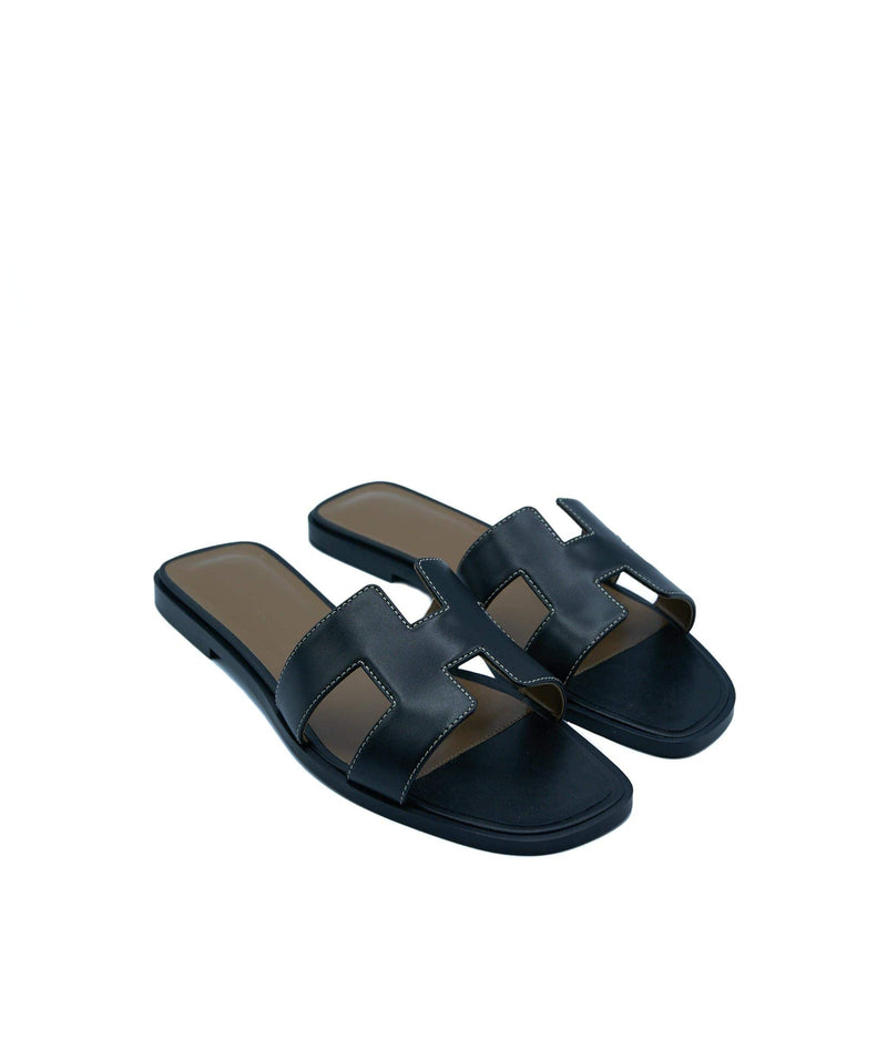 Hermès Hermès Oran Sandals in Black Sellier Size 38 - ASL1420
