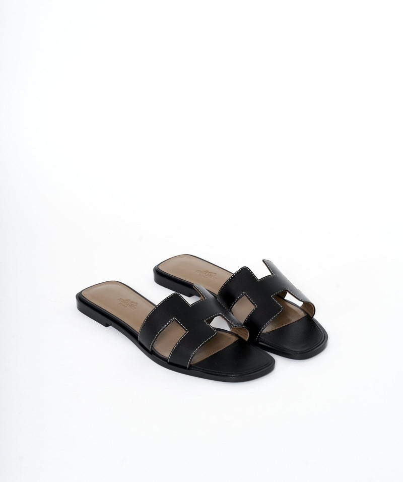 Hermès Hermes Oran sandals in black - size 39