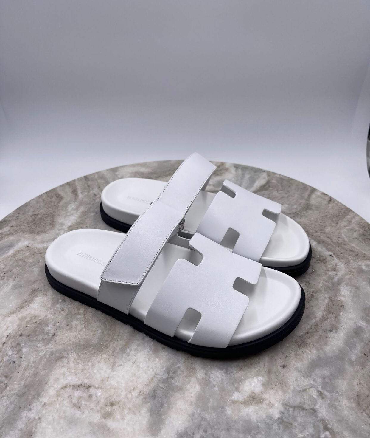 Hermès Hermes White Chypre Sandals LV-SHU-151 - AGC1080
