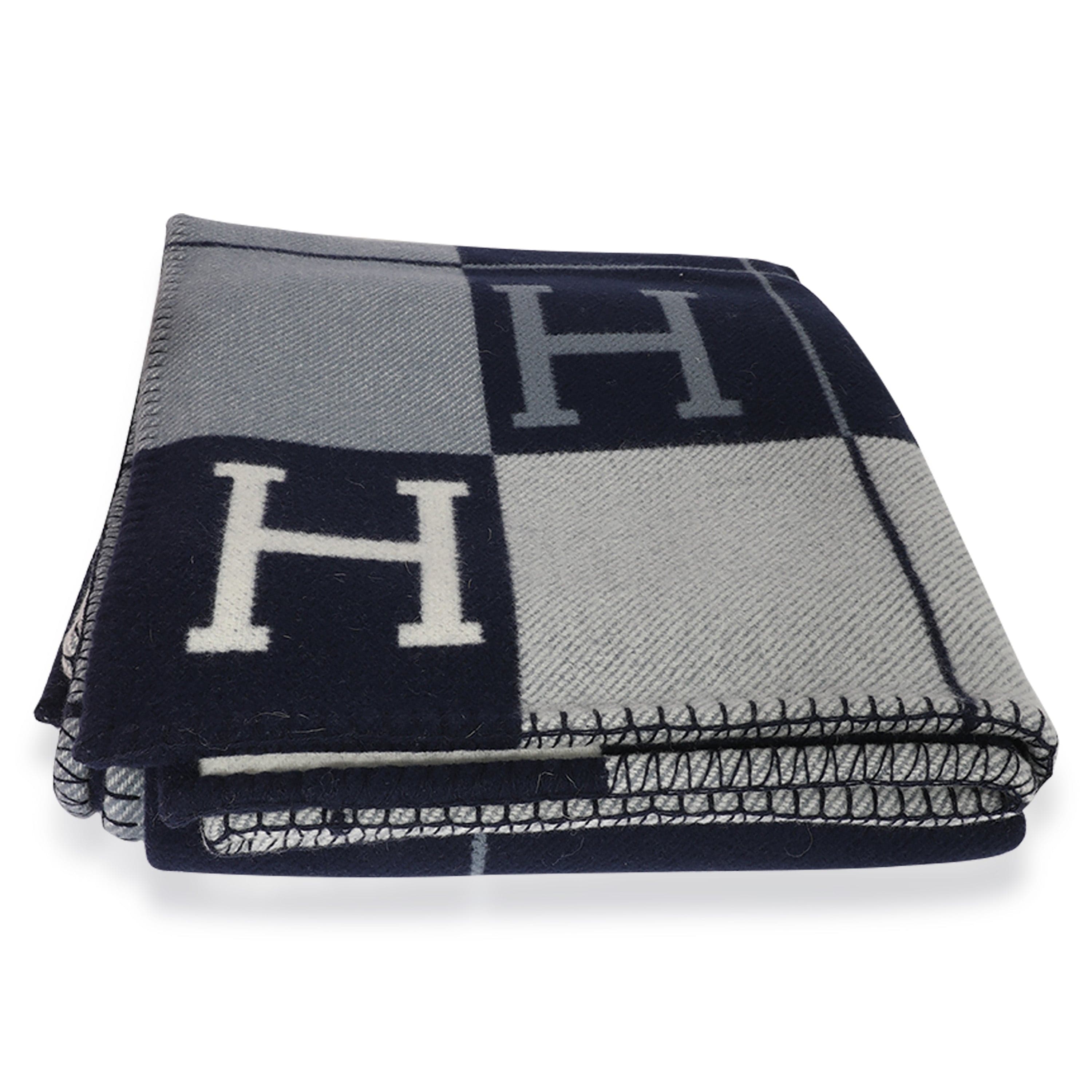 Hermès Ecru Caban Blue Avalon III Throw Blanket – LuxuryPromise