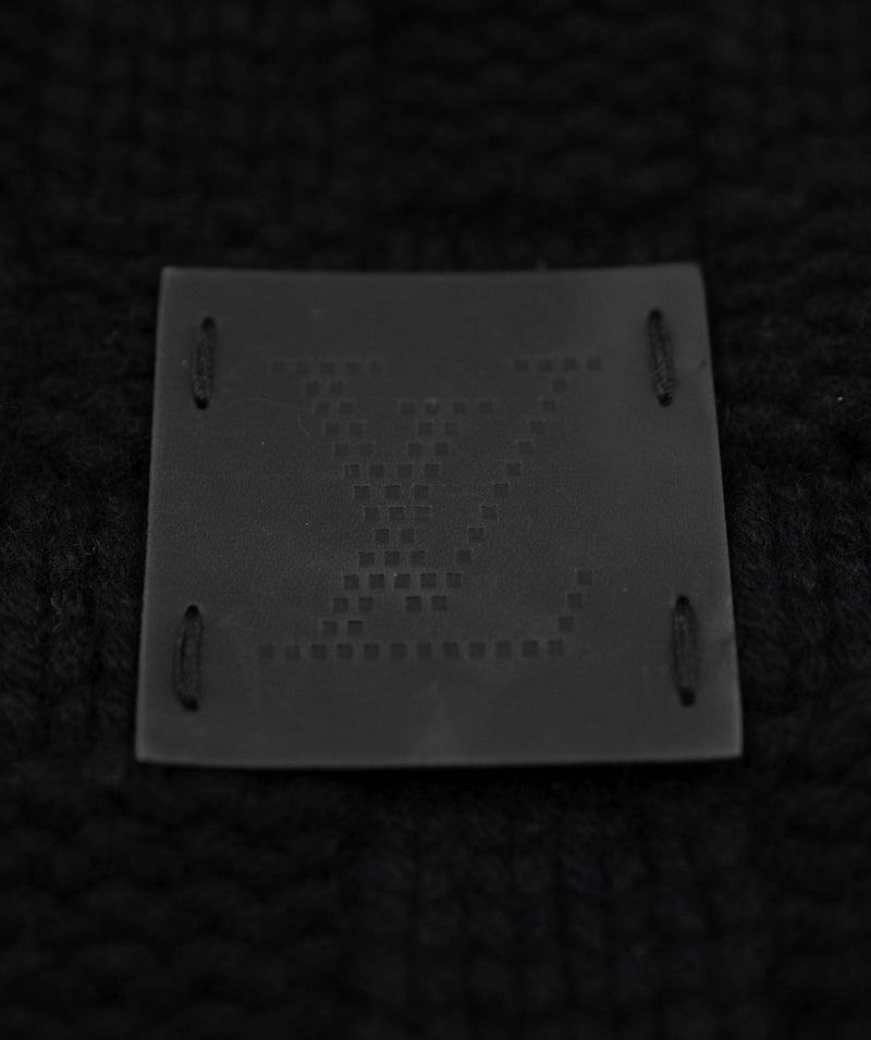Louis Vuitton Black Thick Cashmere Scarf AGC1313 – LuxuryPromise