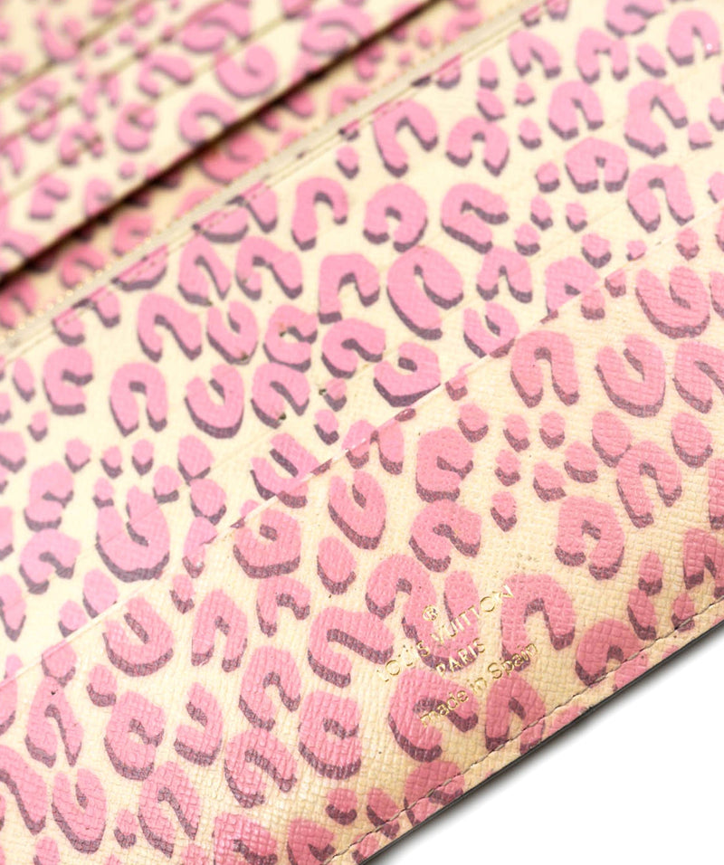 Leather card wallet Louis Vuitton Pink in Leather - 18522346