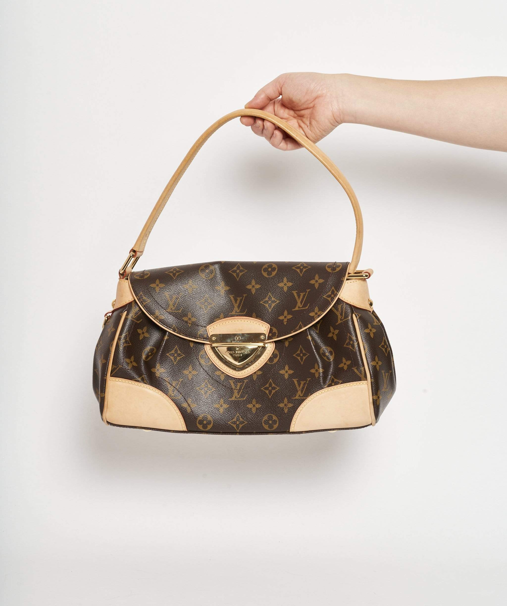 Louis Vuitton Louis Vuitton Beverly MM in Monogram Vachette