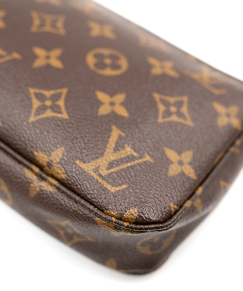 Louis Vuitton Louis Vuitton canvas monogramm pochette bag with long shoulder strap - AGL2120