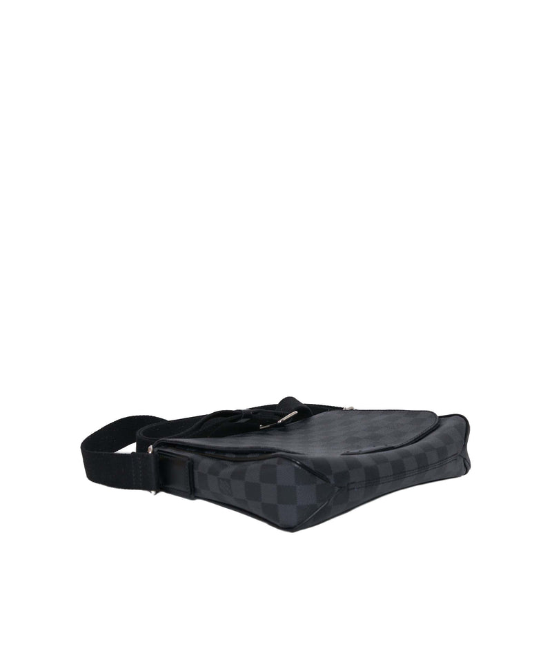 Louis Vuitton Damier Graphite Messenger Bag - AGL1263 – LuxuryPromise