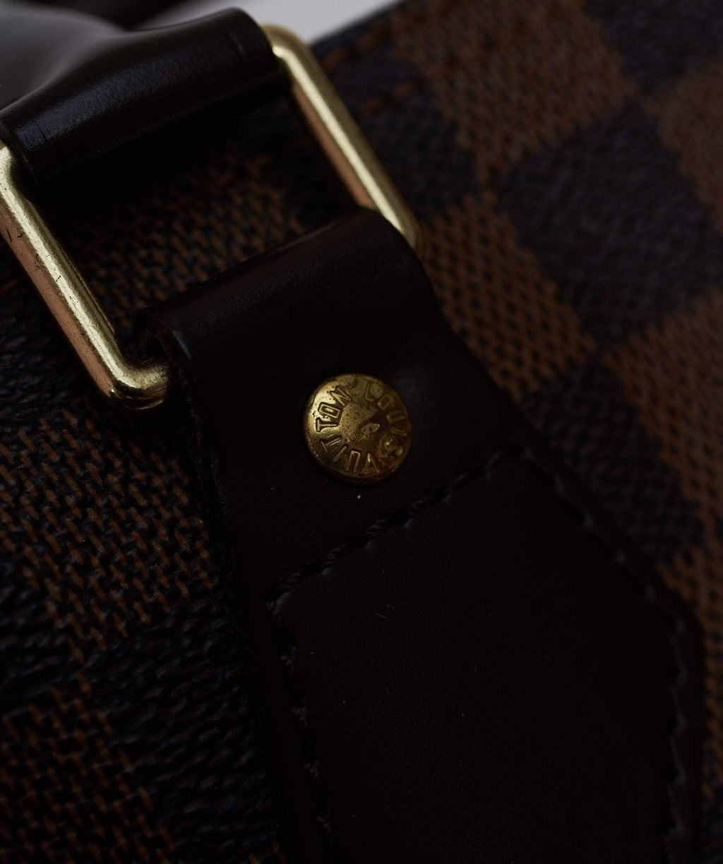 louis vuitton monogram speedy 25 - Top of Zipper closure - Gold hardware -  Adjustable handle - The front of Gold metal …