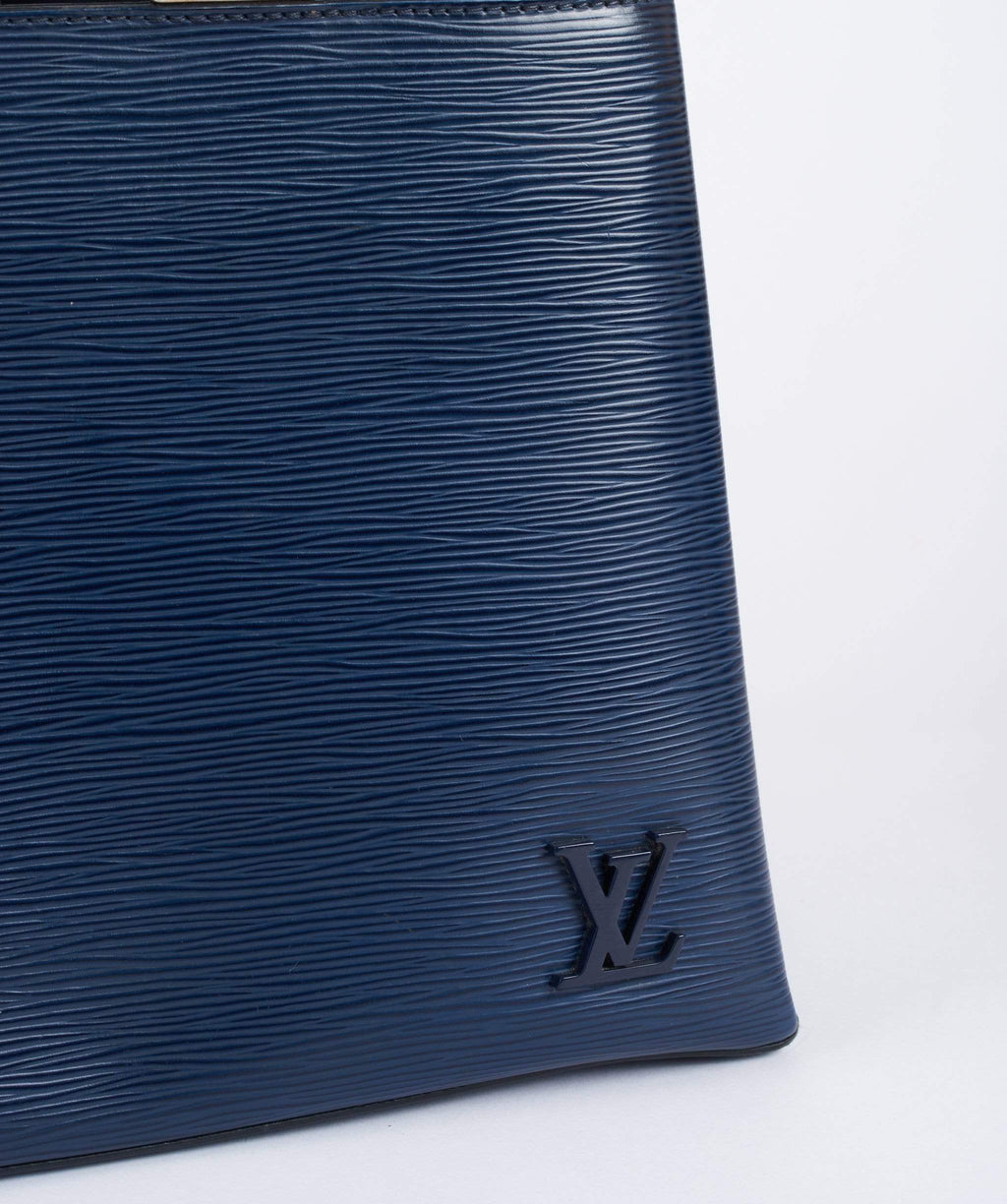 What Is Epi Leather ? Unveiling Louis Vuitton's Famous Leather – Eiken Shop