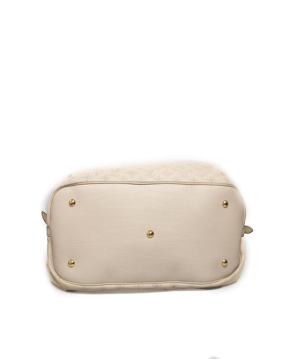 Louis Vuitton, a 'Mahina XL' bag. - Bukowskis