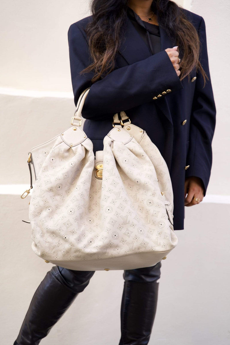 Vuitton Xlg Cream Mahina Shoulder Bag