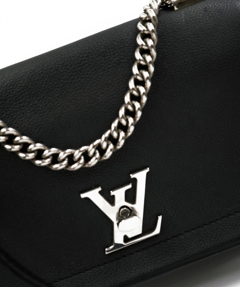 Louis Vuitton Body Bag Men - 2 For Sale on 1stDibs