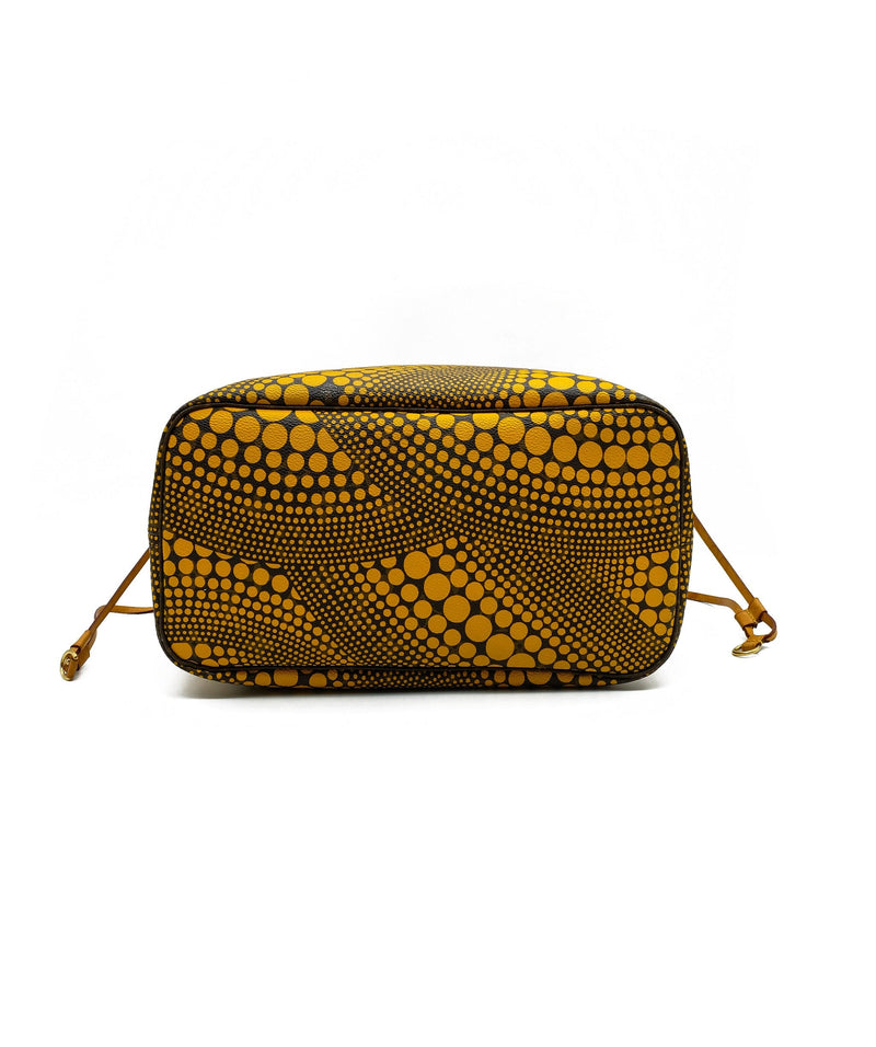 Louis Vuitton, Snake-skin  Louis vuitton, Louis vuitton backpack