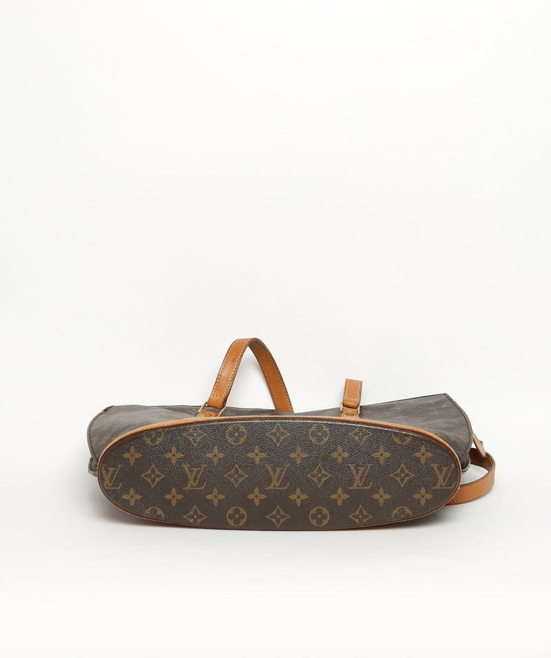 The vintage Louis Vuitton Babylone really does the trick for a laptop