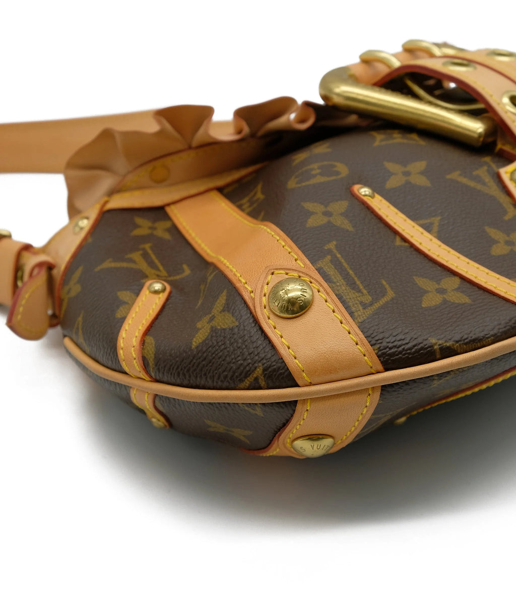 Shop Louis Vuitton Chain Leather Crossbody Logo Shoulder Bags by RionaLise