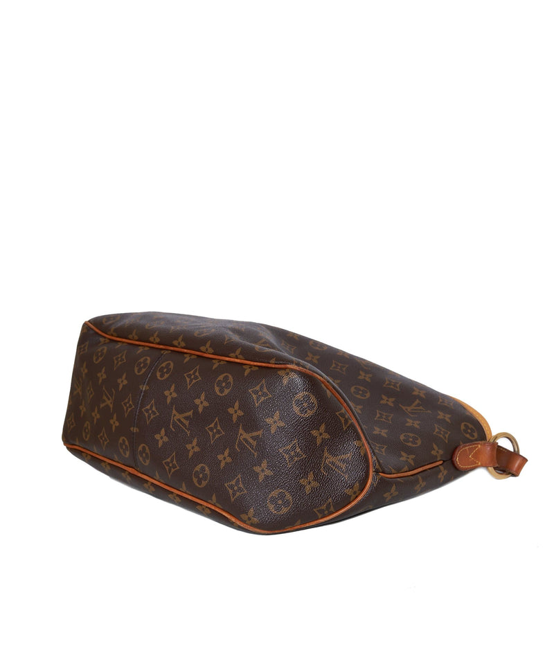 Shop Louis Vuitton Monogram Street Style Leather Small Shoulder Bag Logo  (M46453) by parbonheur