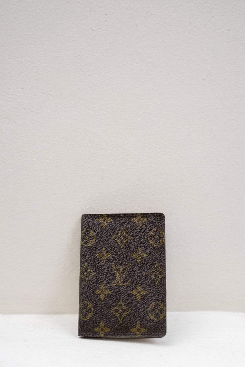 Louis Vuitton Monogram passport holder - ASL1830