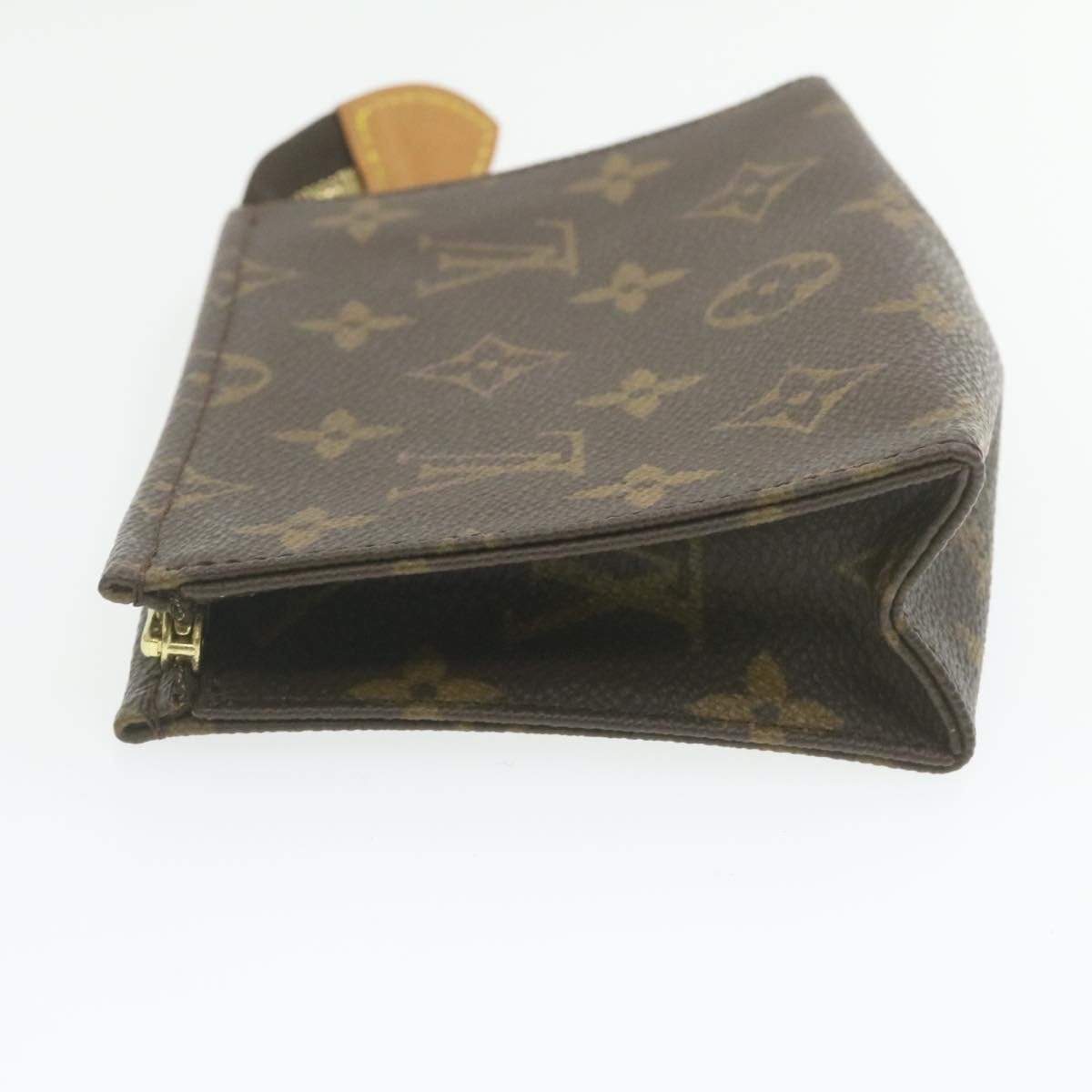 Louis Vuitton Louis Vuitton Monogram Poche Toilette 15 MW2218