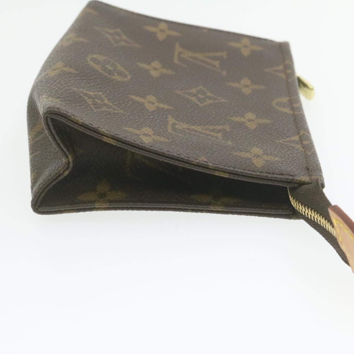 Louis Vuitton Louis Vuitton Monogram Poche Toilette 15 MW2218