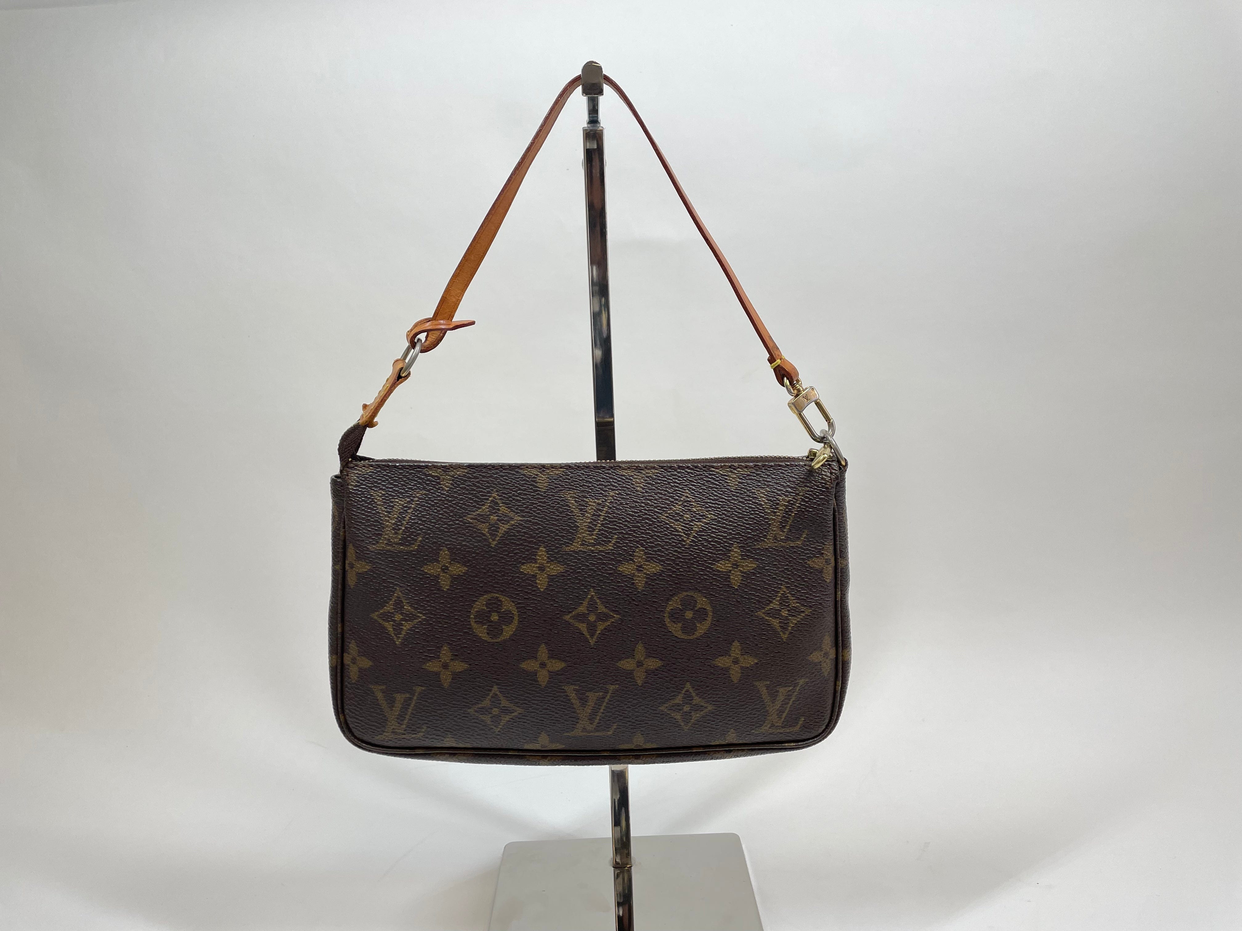 Louis Vuitton Louis Vuitton Monogram Pochette ASL3043