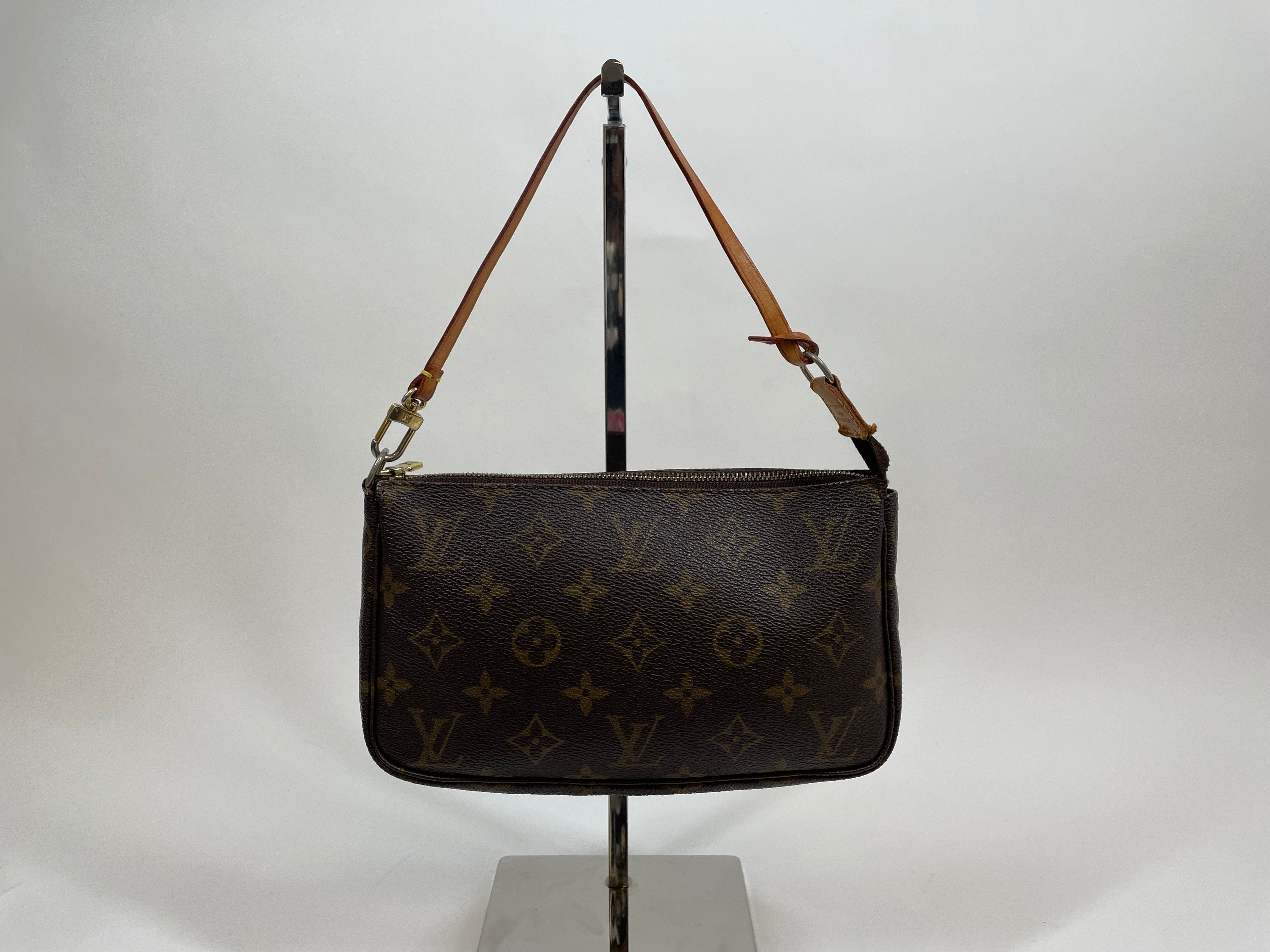 Louis Vuitton Louis Vuitton Monogram Pochette ASL3043