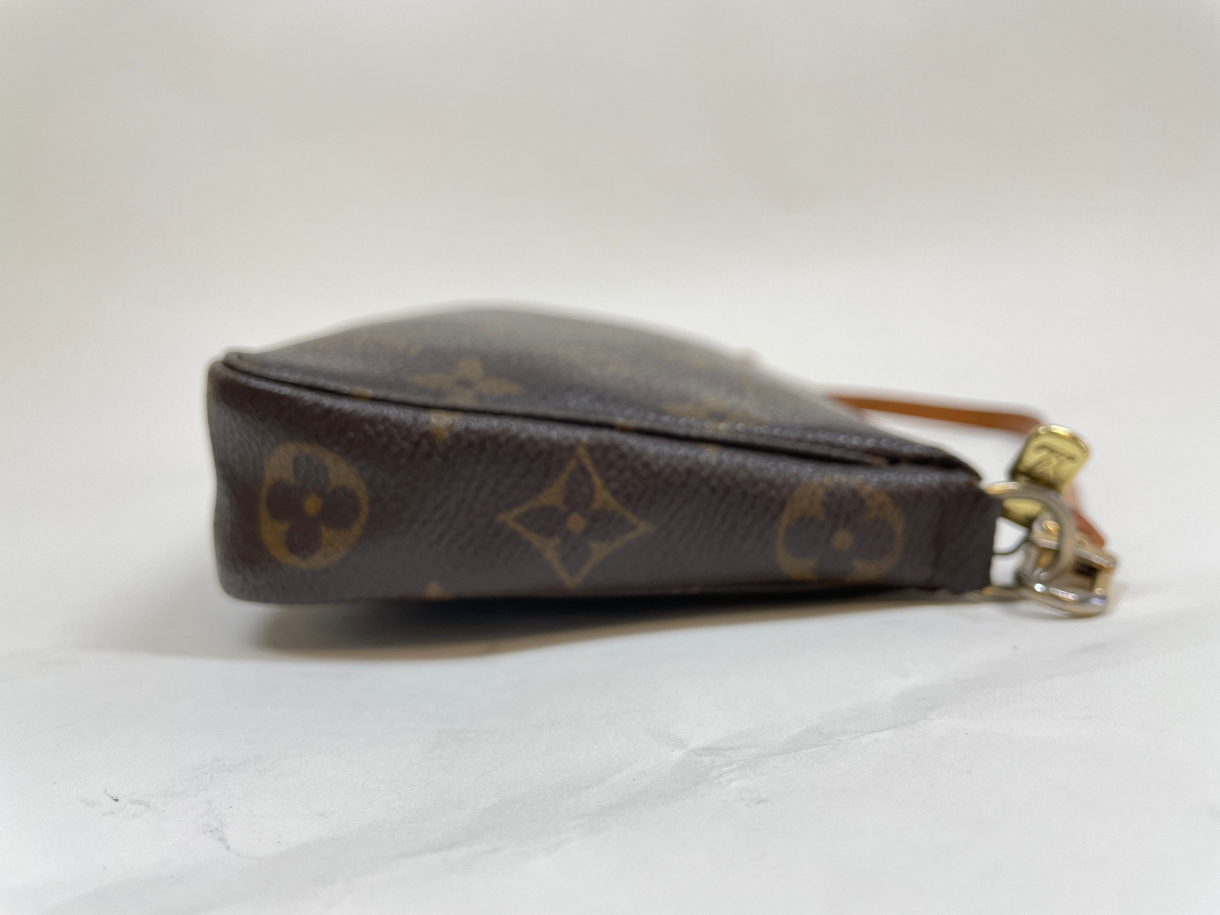 Louis Vuitton Louis Vuitton Monogram Pochette ASL3043