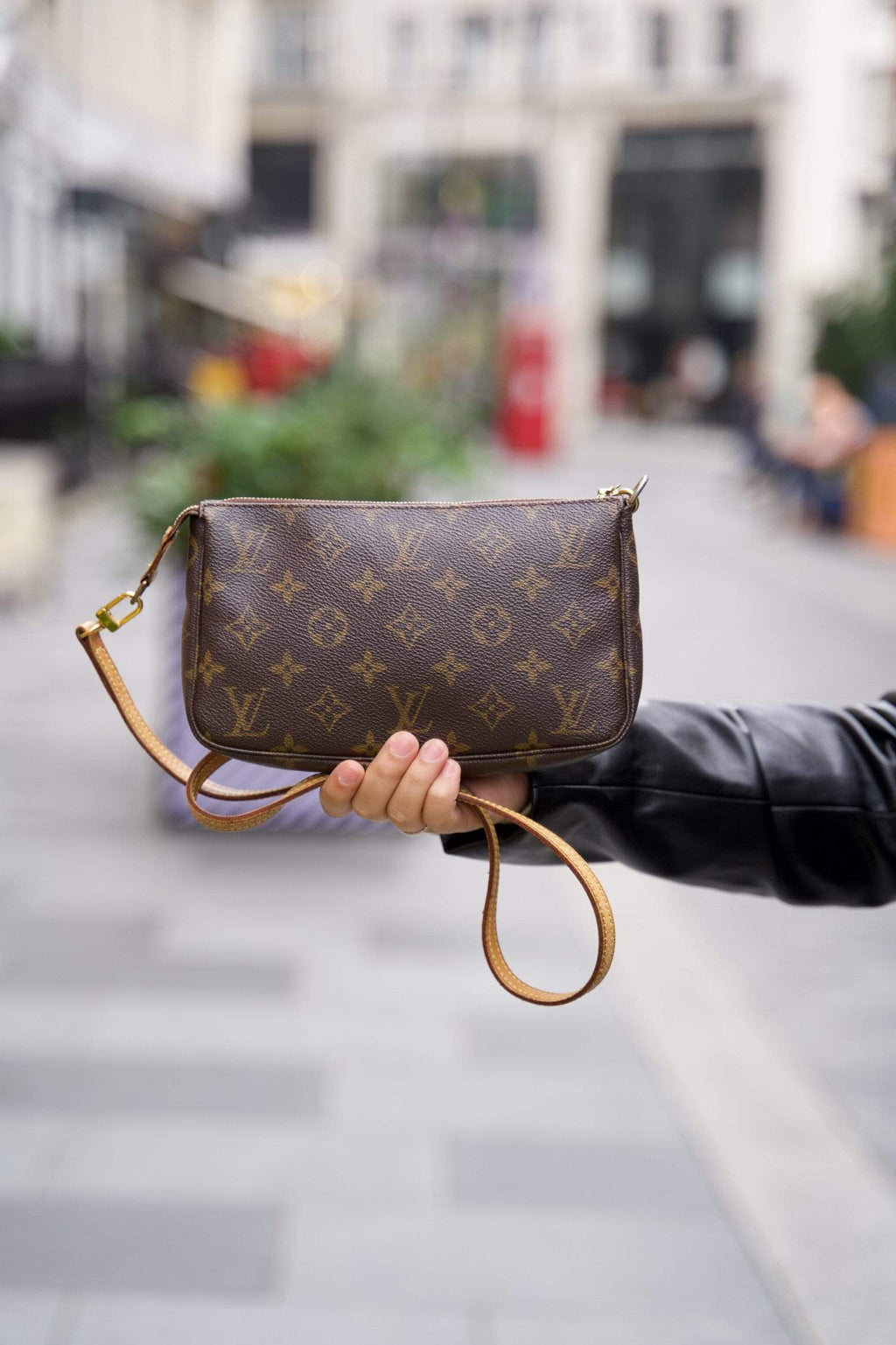 Louis Vuitton Pochette Shoulder bag 371499