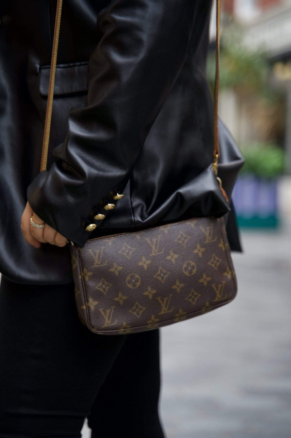 Louis Vuitton Pochette with long strap  Fashion, Louis vuitton pochette,  Pantsuit