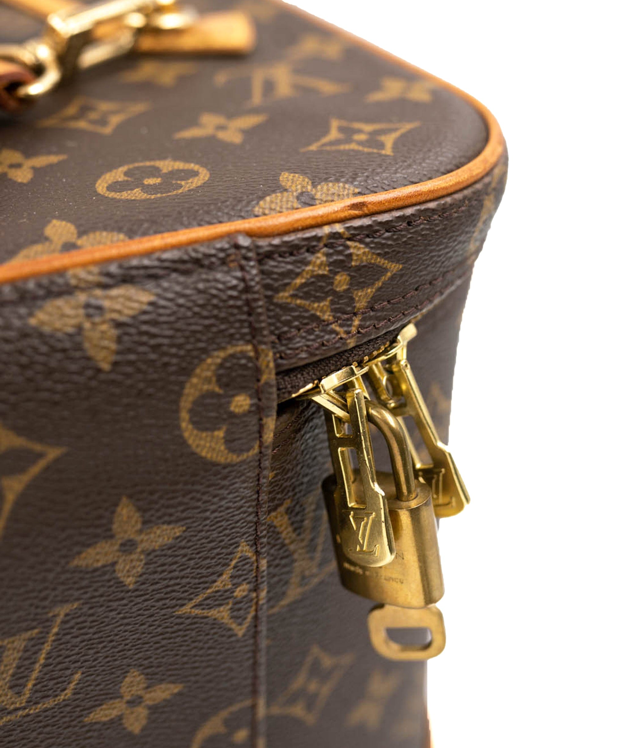 Louis Vuitton Louis Vuitton Monogram Vanity Case  - AWL3172