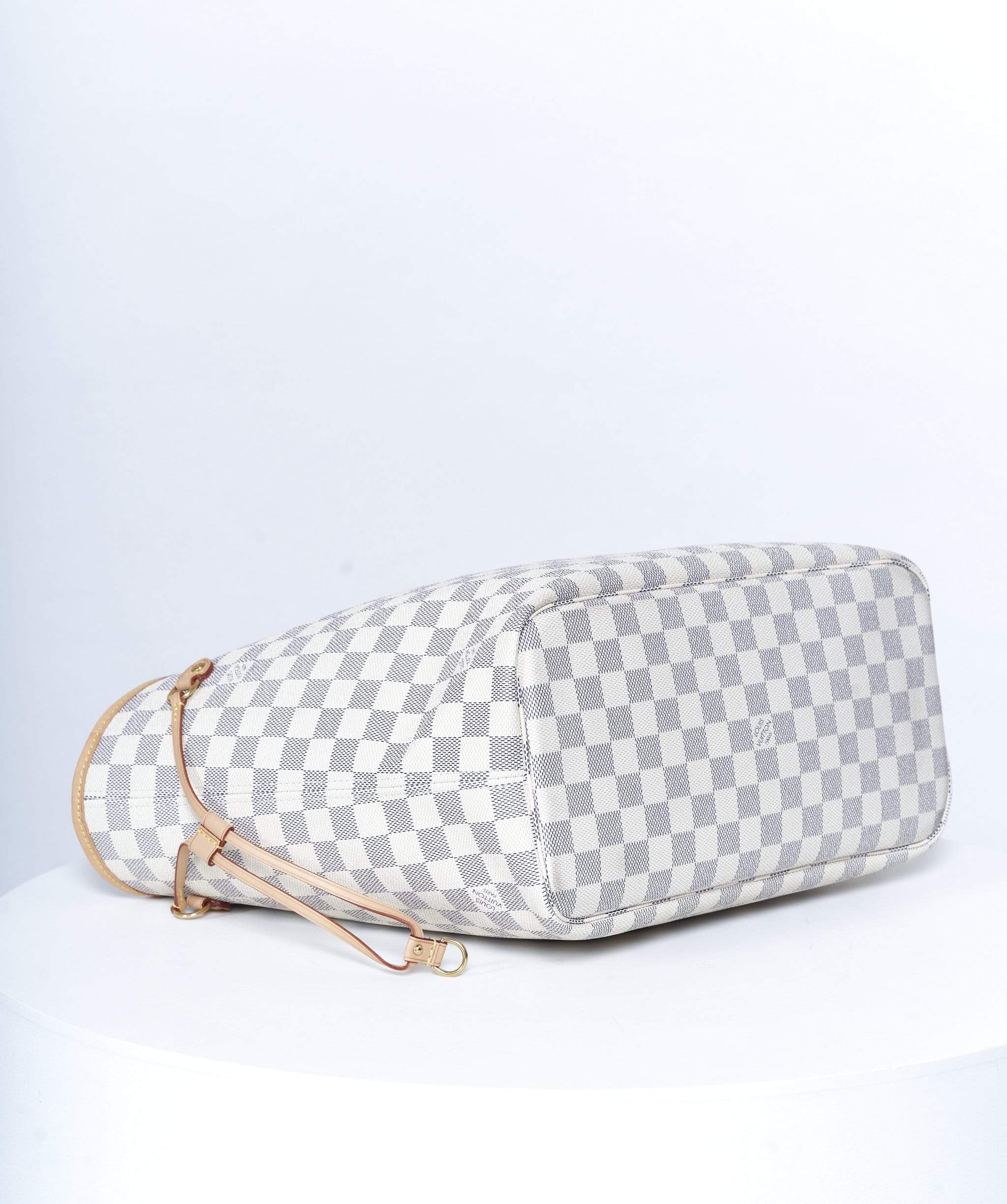 Louis Vuitton Louis Vuitton Neverfull Damier with Box and Dustbag MM