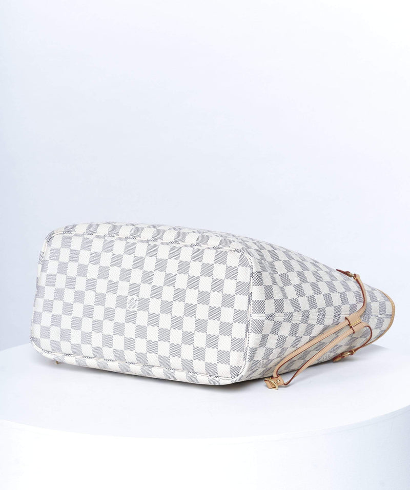 Louis Vuitton, Bags, Selling Neverfull Mm Grey And White Checkered Used  But In Good Condition