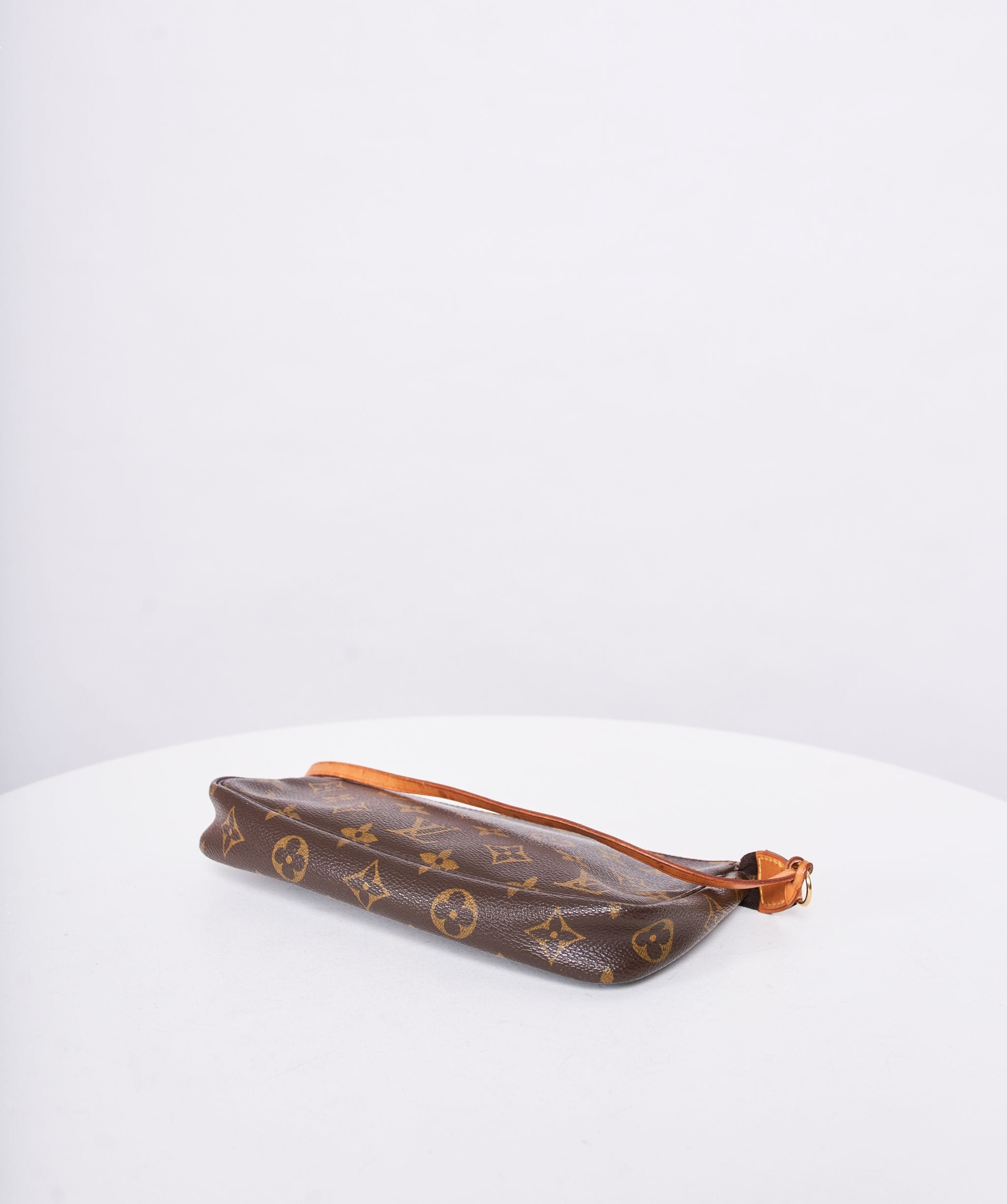 Louis Vuitton Louis Vuitton Pochette AR1012 AGL1011