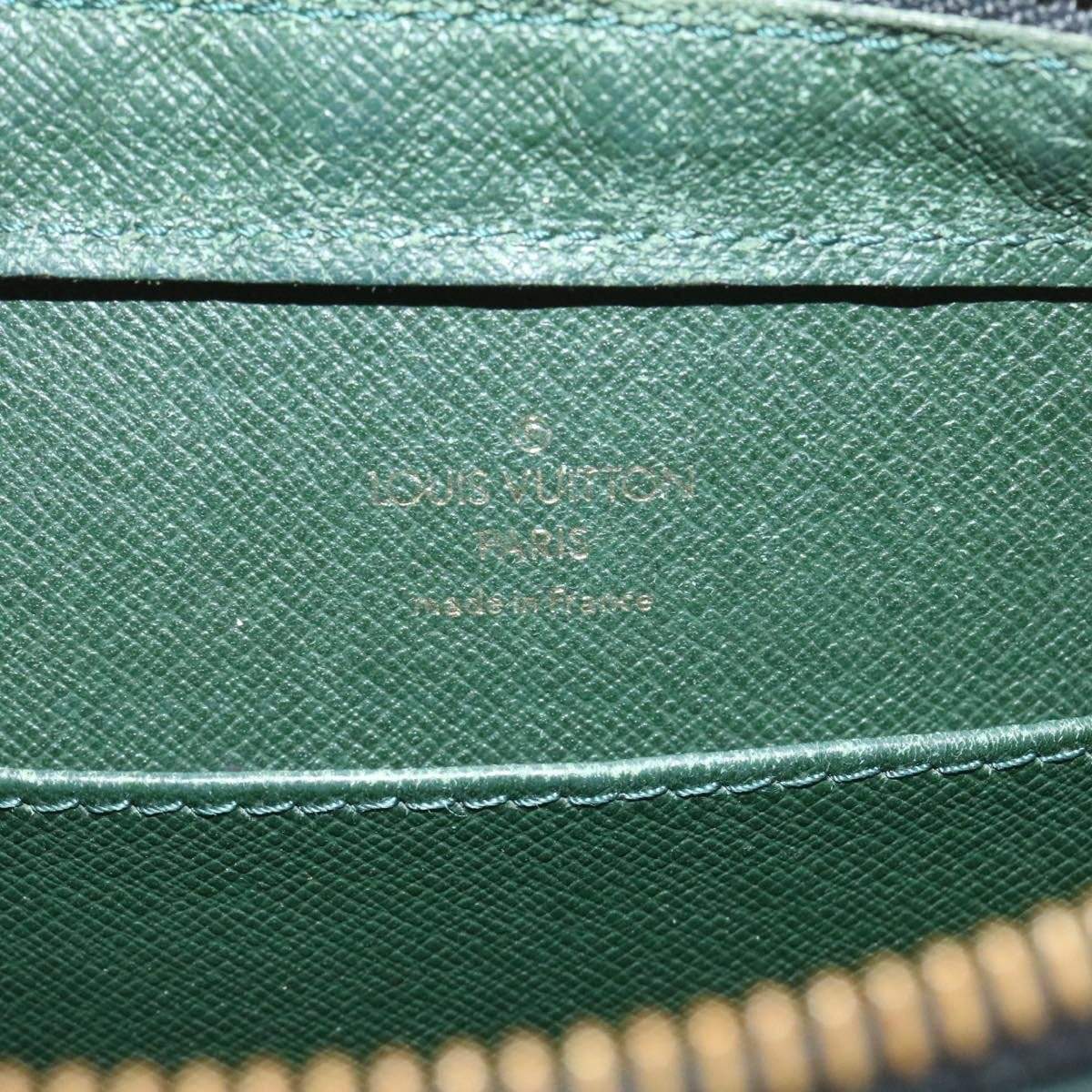 Louis Vuitton LOUIS VUITTON Taiga Baikal Clutch Bag Epicea VI0977